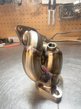 Load image into Gallery viewer, CCdesign 1G/2G DSM 2.5&quot; Recirculated Internal Wastegate O2 Housing