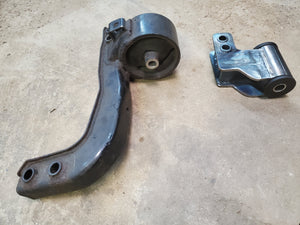 1G DSM Timing Side Engine Mount